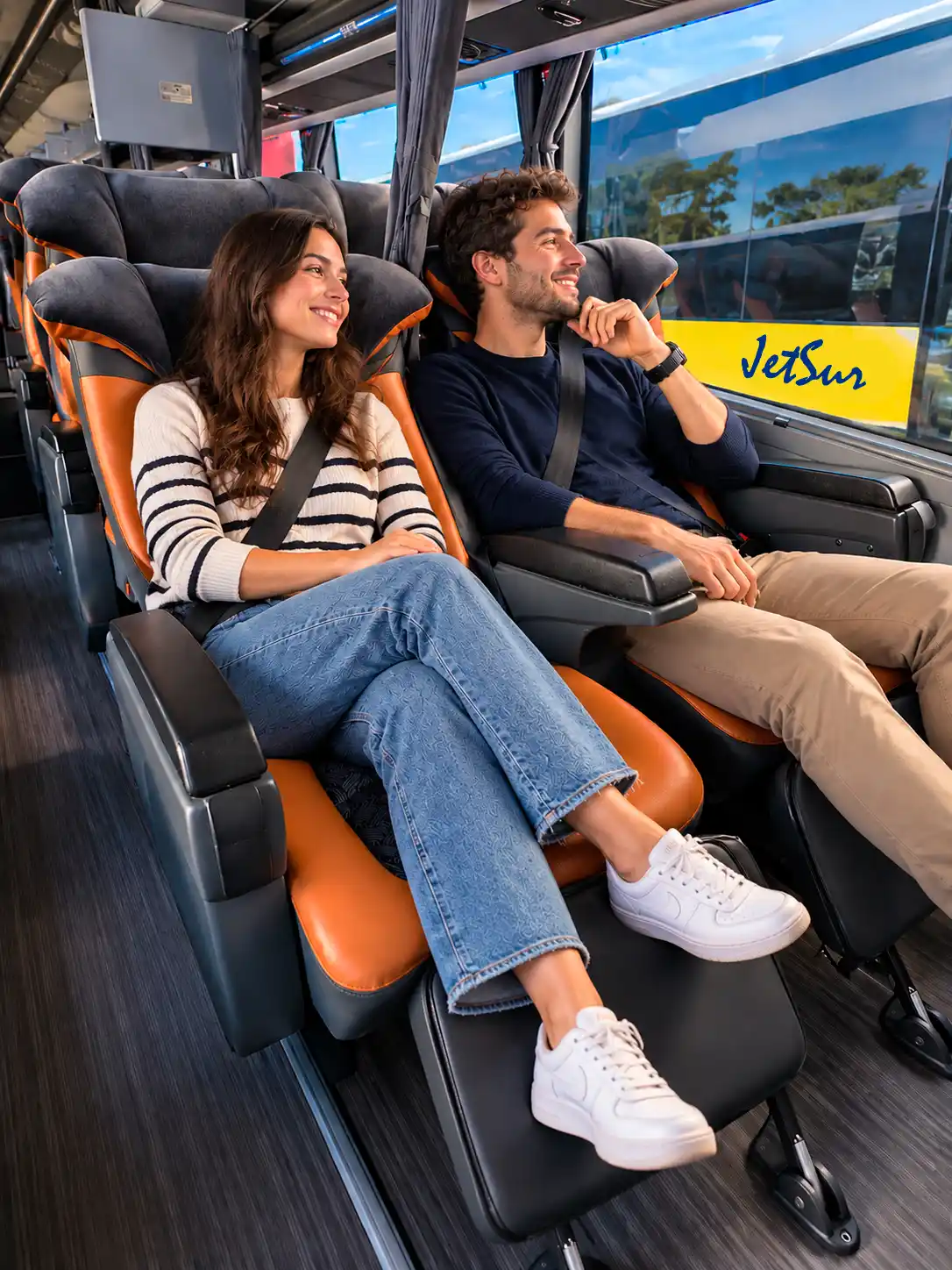 Interior de un bus Jet Sur
